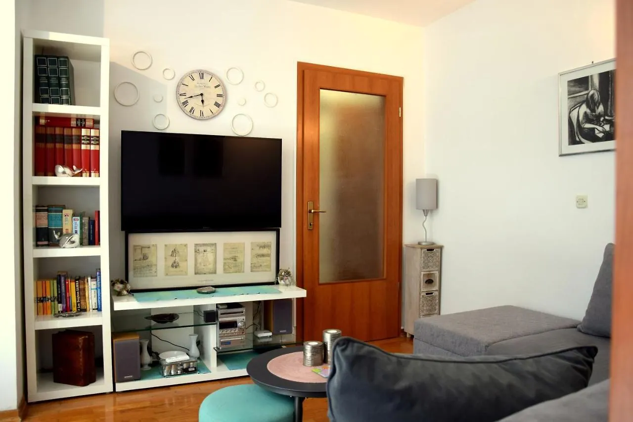 Apartment Marimar, Beachfront 1St Row 斯普利特